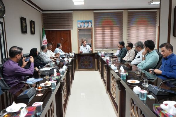 استاندار بوشهر: سرمایهگذاران و تولیدکنندگان واقعی حمایت میشوند