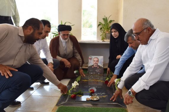  تجدید میثاق بخشدار مرکزی دشتستان با شهدای شهر دالکی