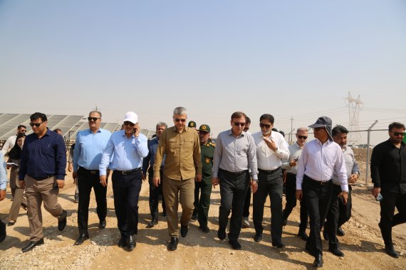 تصاویر اتحاد خبر ازبهره‌برداری  ۲ نیروگاه خورشیدی در دشتستان