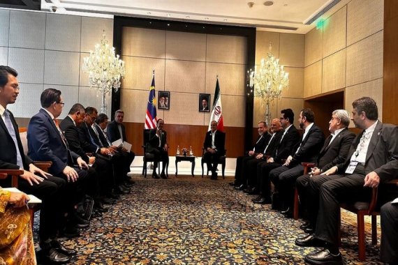 پزشکیان: هیچگاه تسلیم نمیشویم و از حقوق خود با تمام توان دفاع میکنیم
