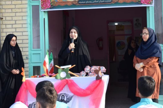 آئین آغاز سال تحصیلی جدید در روستای عیسوند و تجدید میثاق با شهدا