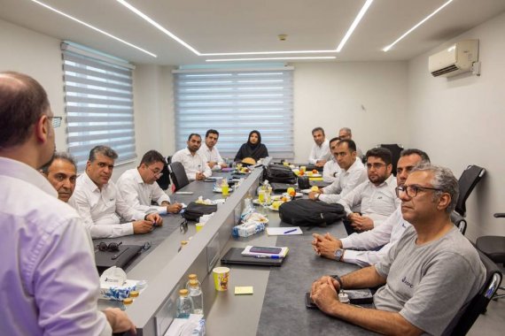 گامی راهبردی در توسعه سرمایه انسانی؛ نظام جامع منتورینگ در آریاساسول عملیاتی شد