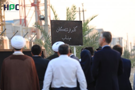 «گذر فرشتگان میناب» در پارس جنوبی سبز شد؛ ادای احترام پتروشیمی هنگام به شهدای دانشآموز